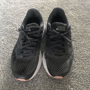 Saucony Athletic Shoes / Used